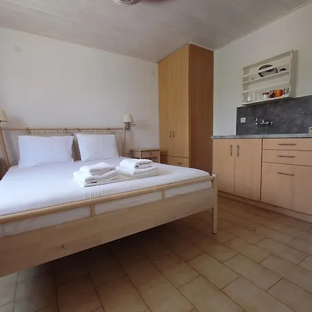 Elena Ithaca 아파트