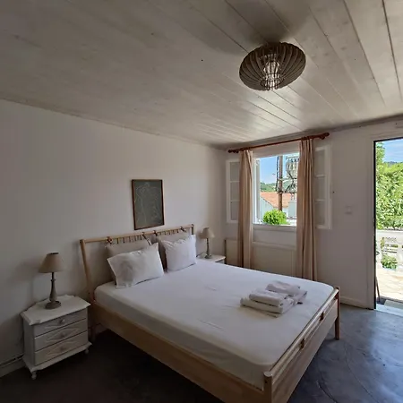 Elena Ithaca * Vathy (Ithaca)